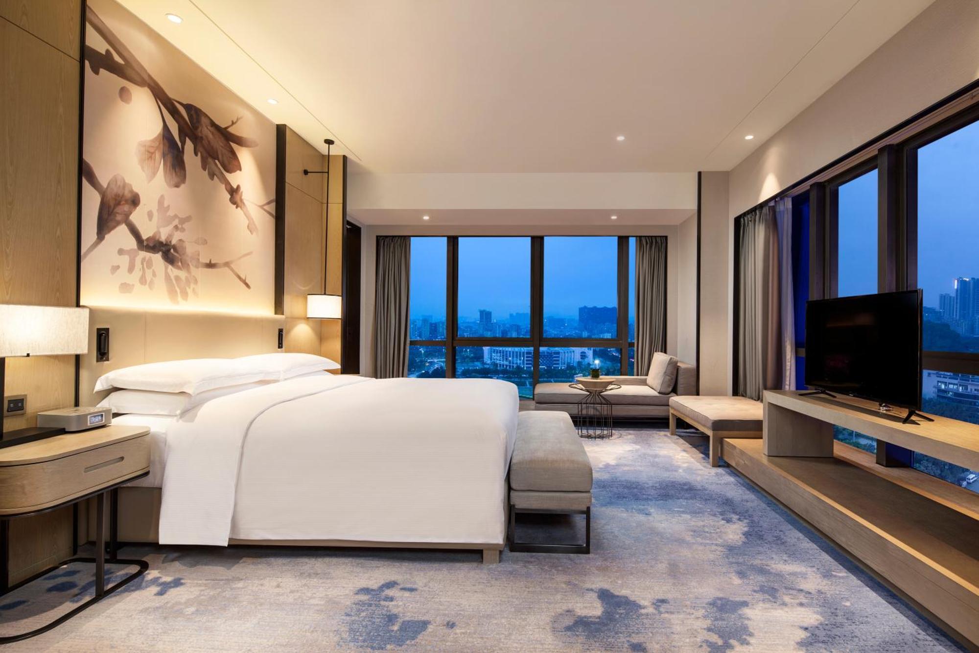 Doubletree By Hilton Shenzhen Longhua: Central Location Near Metro & Attractions Exterior photo