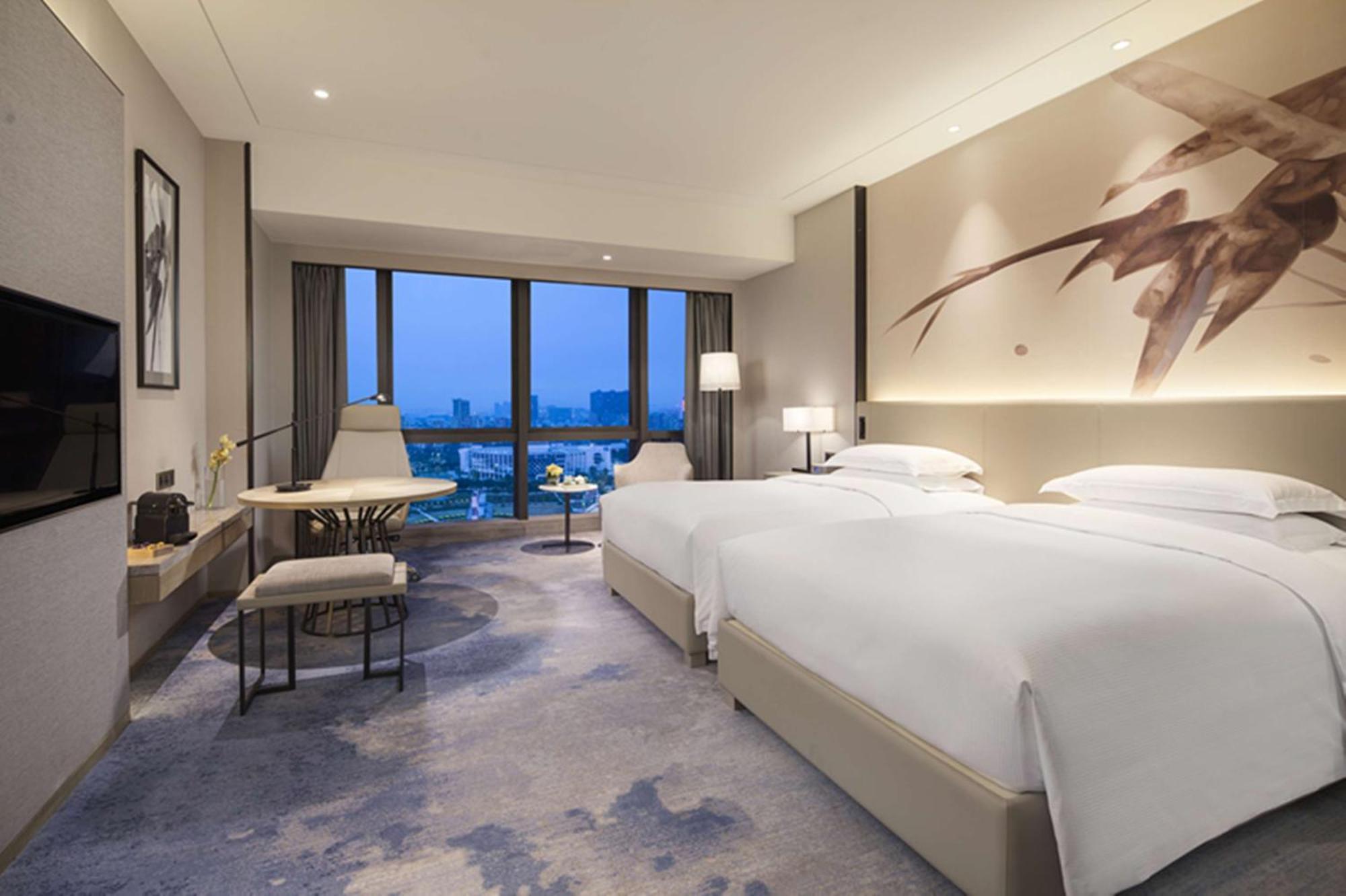 Doubletree By Hilton Shenzhen Longhua: Central Location Near Metro & Attractions Exterior photo