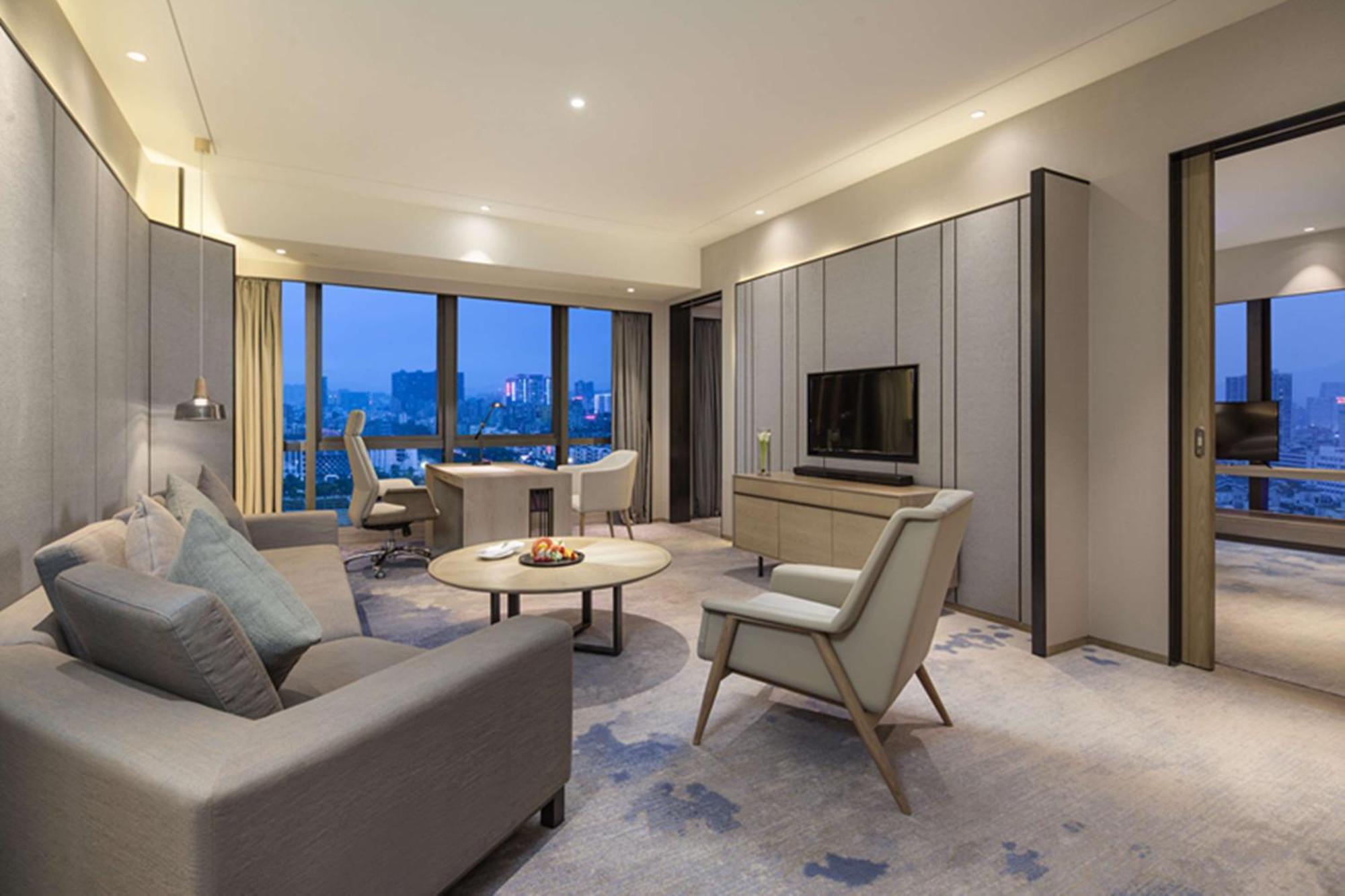 Doubletree By Hilton Shenzhen Longhua: Central Location Near Metro & Attractions Exterior photo