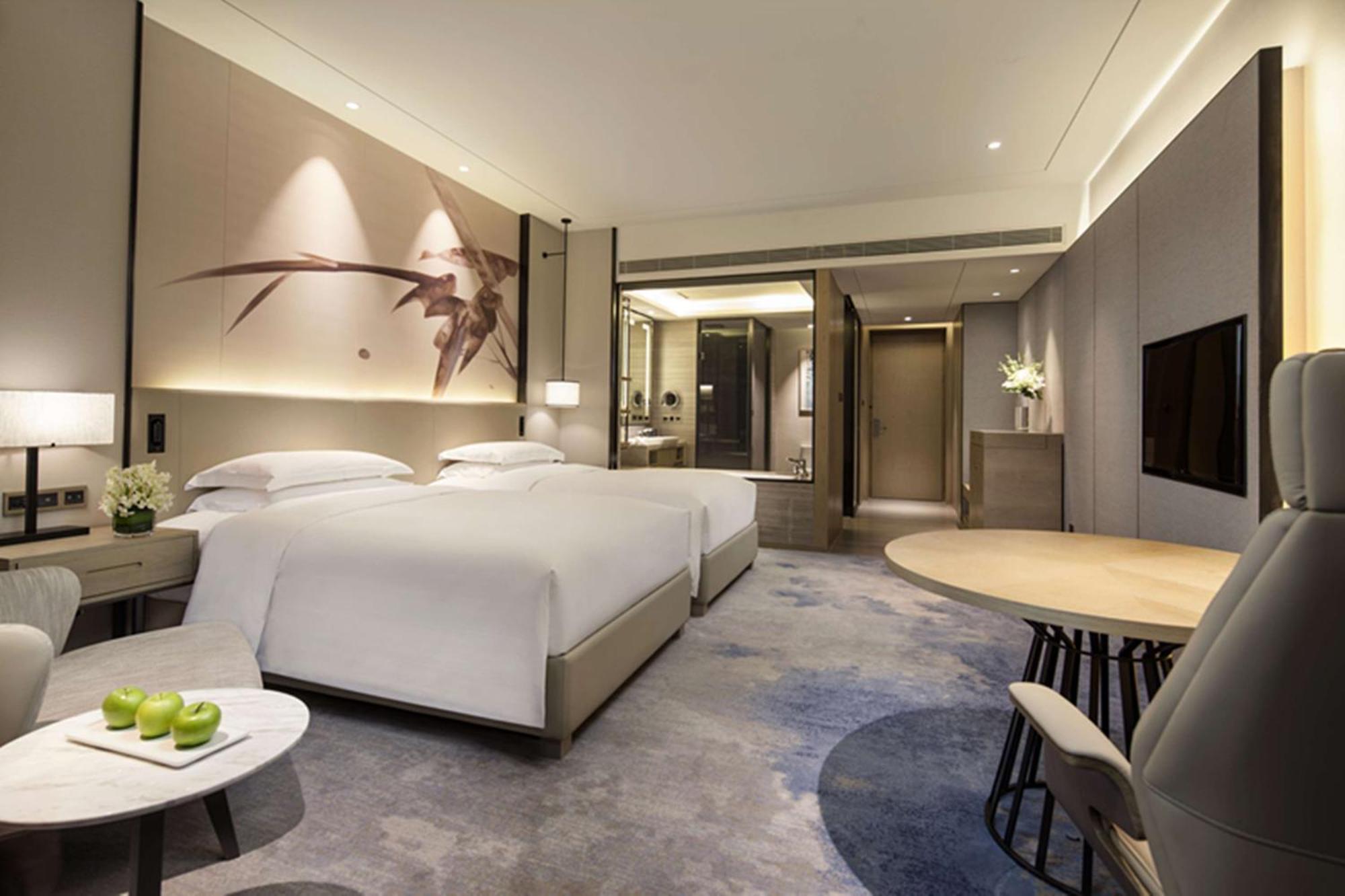 Doubletree By Hilton Shenzhen Longhua: Central Location Near Metro & Attractions Exterior photo