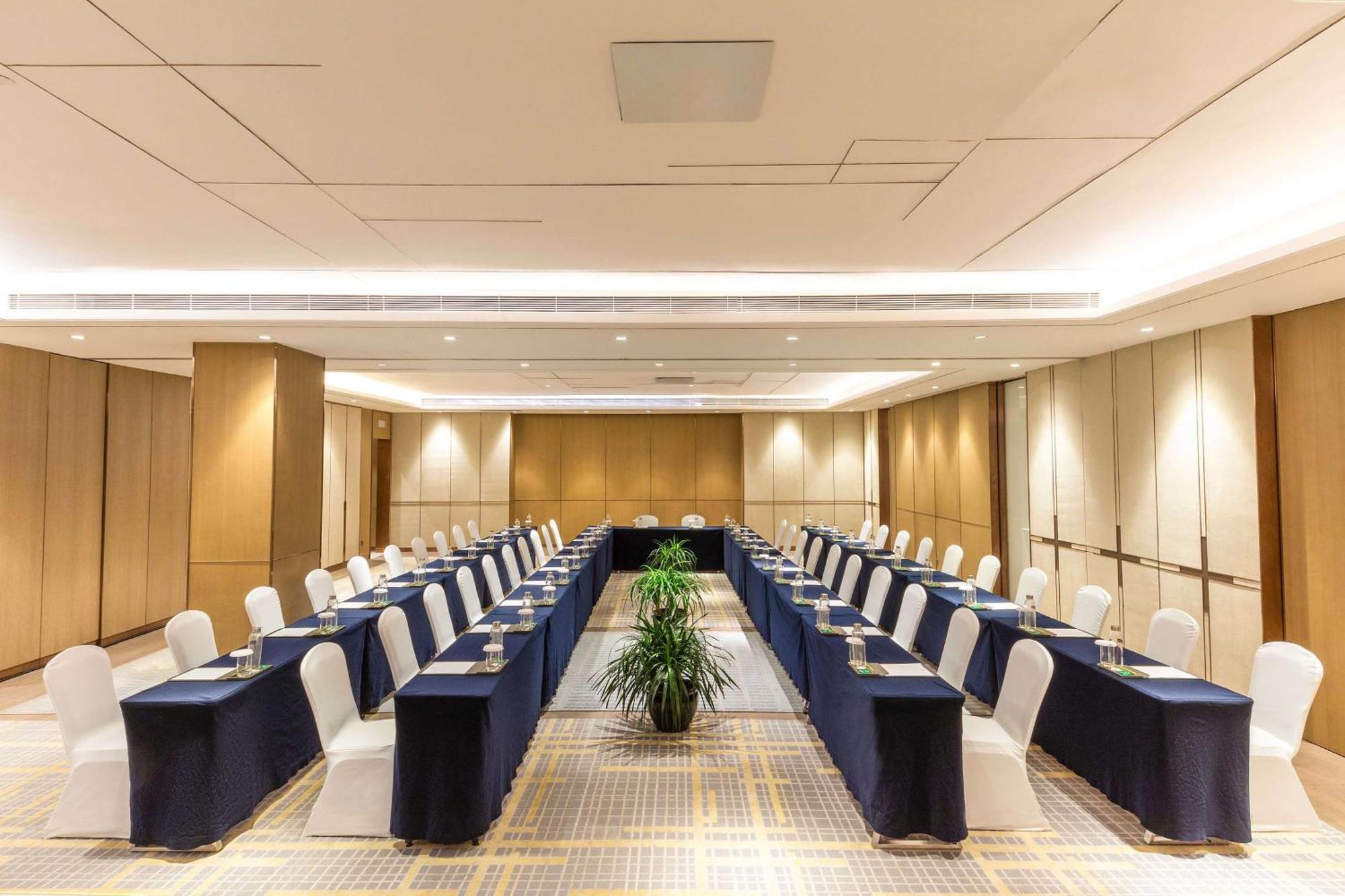 Doubletree By Hilton Shenzhen Longhua: Central Location Near Metro & Attractions Exterior photo